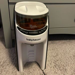 Baby Brezza Improved Formula Pro Advanced Formula Dispenser Machine 2018 model.